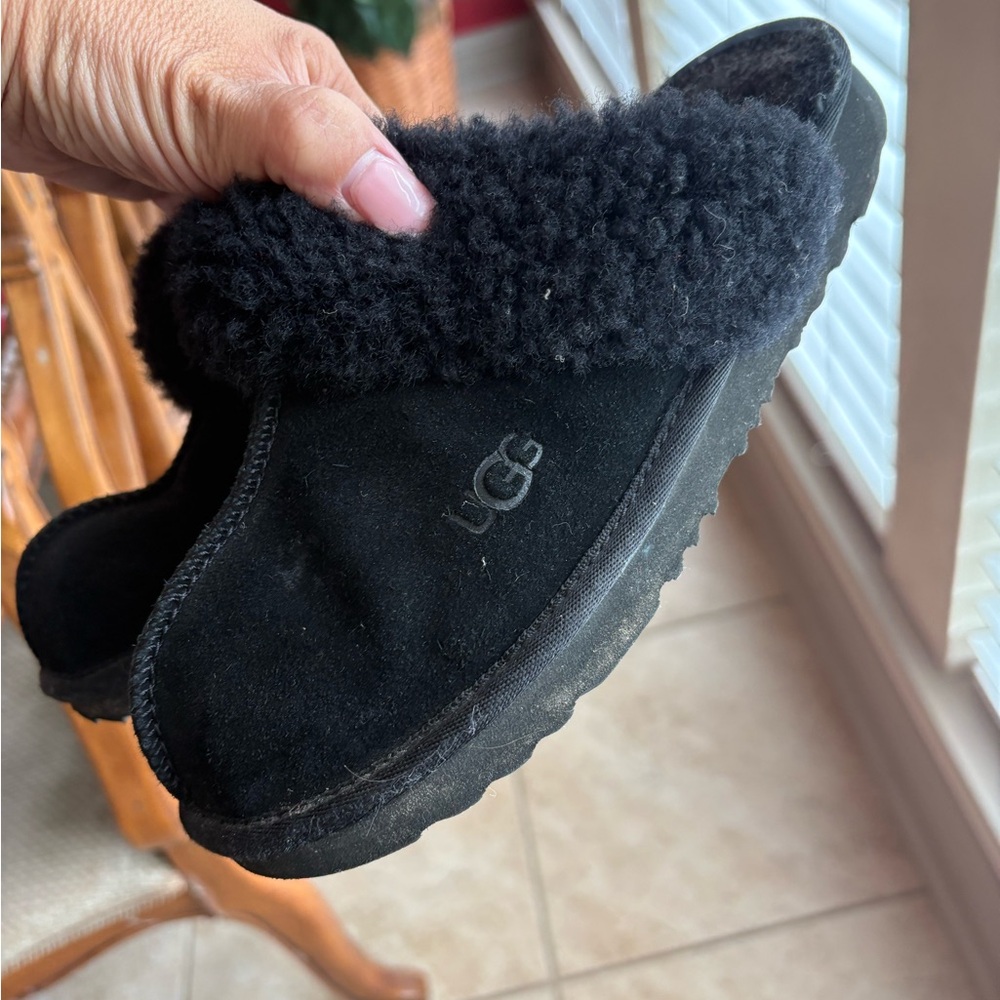 UGG Kids Black Shearling Slide Slippers - Picture 4 of 4